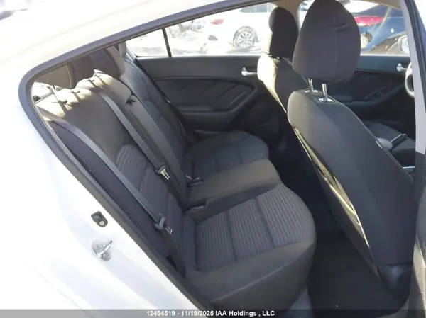 3KPFL4A77HE102029 2017 KIA FORTE - Image 8