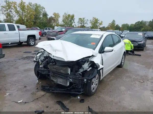 3KPFL4A77HE102533 2017 KIA FORTE - Image 2