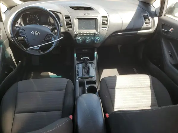 3KPFL4A77HE103827 2017 KIA FORTE - Image 8