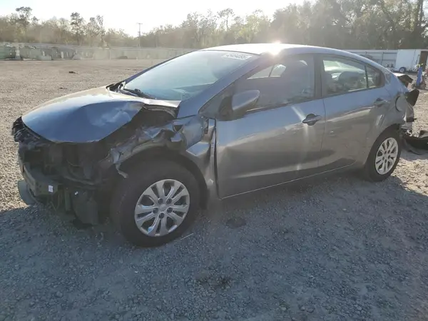 3KPFL4A77HE104380 2017 KIA FORTE - Image 1