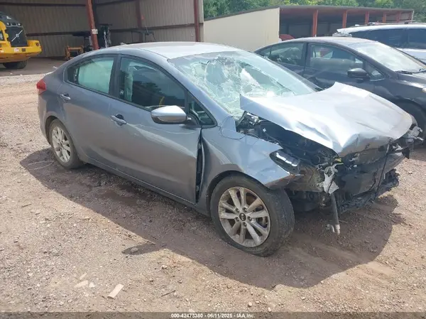 3KPFL4A77HE107926 2017 KIA FORTE - Image 1