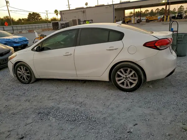 3KPFL4A77HE108624 2017 KIA FORTE - Image 2