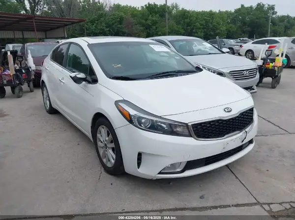 3KPFL4A77HE110597 2017 KIA FORTE - Image 1