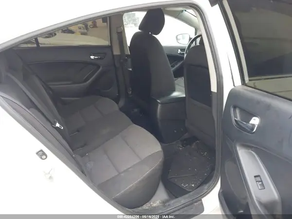 3KPFL4A77HE110597 2017 KIA FORTE - Image 8