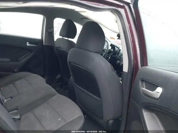 3KPFL4A77HE110762 2017 KIA FORTE - Image 8