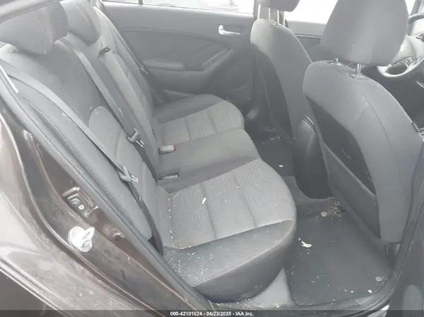 3KPFL4A77HE113340 2017 KIA FORTE - Image 8