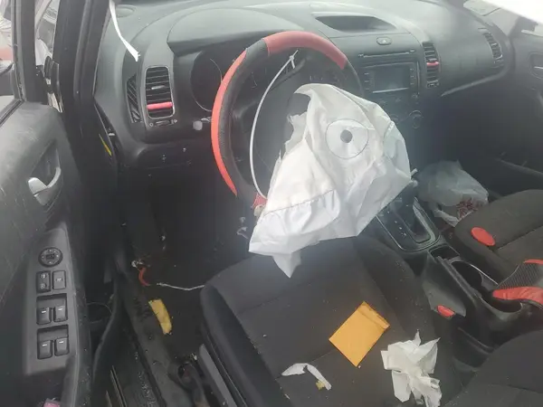 3KPFL4A77HE114195 2017 KIA FORTE - Image 8
