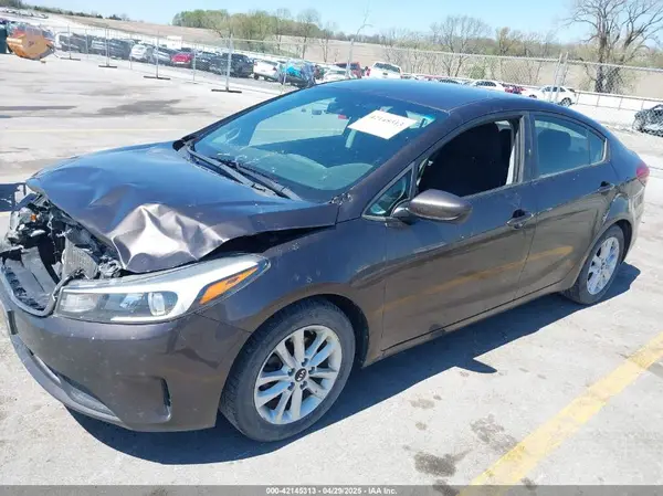 3KPFL4A77HE116738 2017 KIA FORTE - Image 2