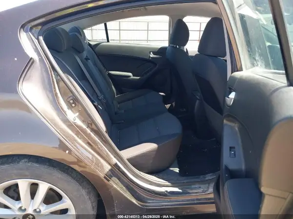 3KPFL4A77HE116738 2017 KIA FORTE - Image 8