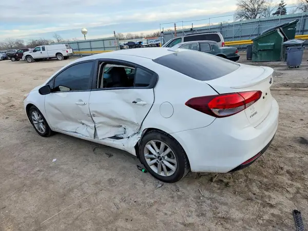 3KPFL4A77HE116917 2017 KIA FORTE - Image 2