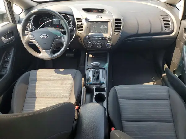 3KPFL4A77HE120675 2017 KIA FORTE - Image 8