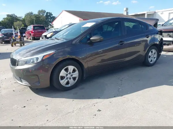 3KPFL4A77HE121437 2017 KIA FORTE - Image 2
