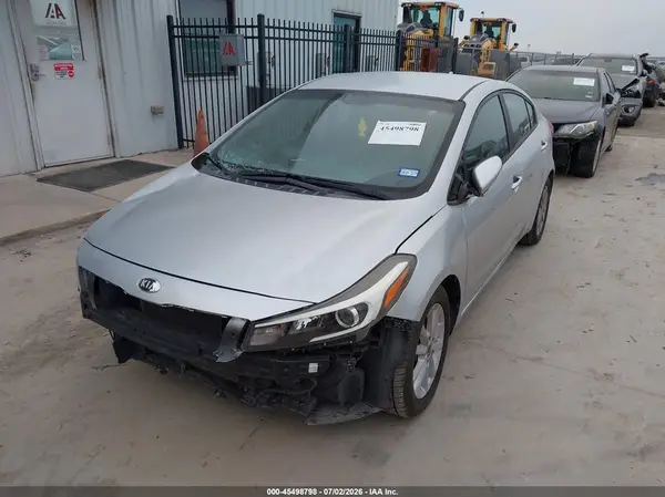 3KPFL4A77HE121972 2017 KIA FORTE - Image 2