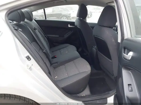 3KPFL4A77HE121972 2017 KIA FORTE - Image 8