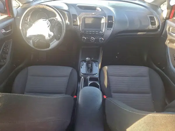 3KPFL4A77HE126184 2017 KIA FORTE - Image 8