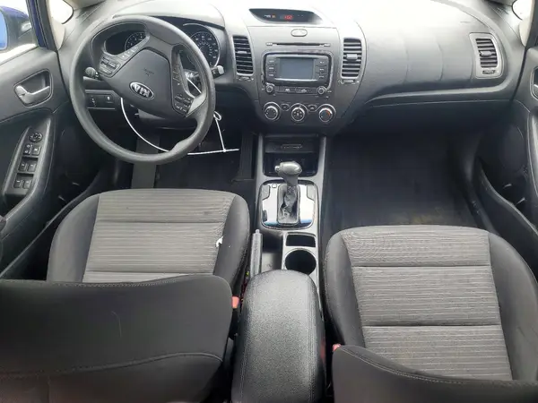 3KPFL4A77HE126556 2017 KIA FORTE - Image 8