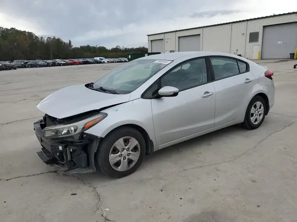 3KPFL4A77HE126900 2017 KIA FORTE - Image 1