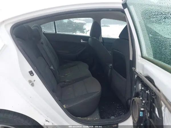 3KPFL4A77HE127206 2017 KIA FORTE - Image 8