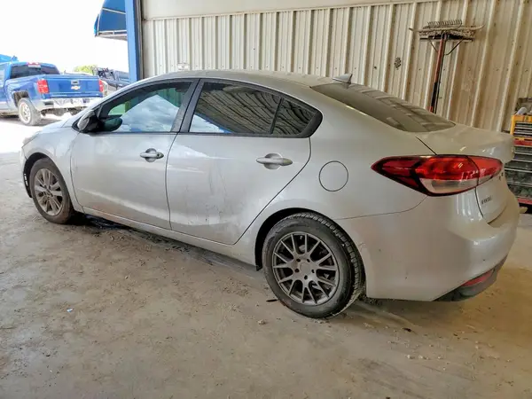 3KPFL4A77HE128520 2017 KIA FORTE - Image 2