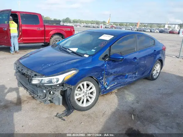 3KPFL4A77HE129876 2017 KIA FORTE - Image 2
