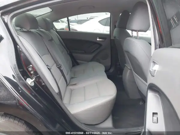 3KPFL4A77HE131577 2017 KIA FORTE - Image 8