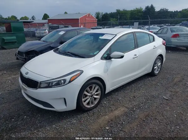 3KPFL4A77HE133040 2017 KIA FORTE - Image 2