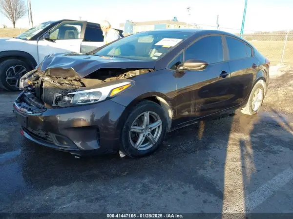 3KPFL4A77HE133233 2017 KIA FORTE - Image 2
