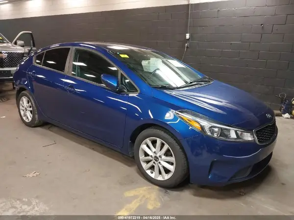 3KPFL4A77HE133653 2017 KIA FORTE - Image 1