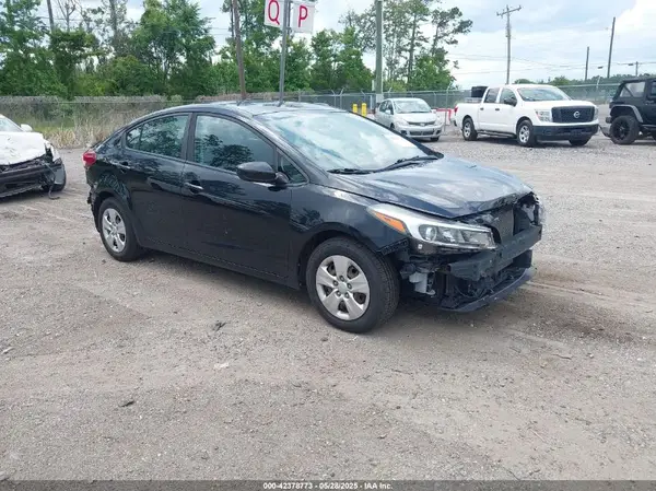 3KPFL4A77HE139985 2017 KIA FORTE - Image 1