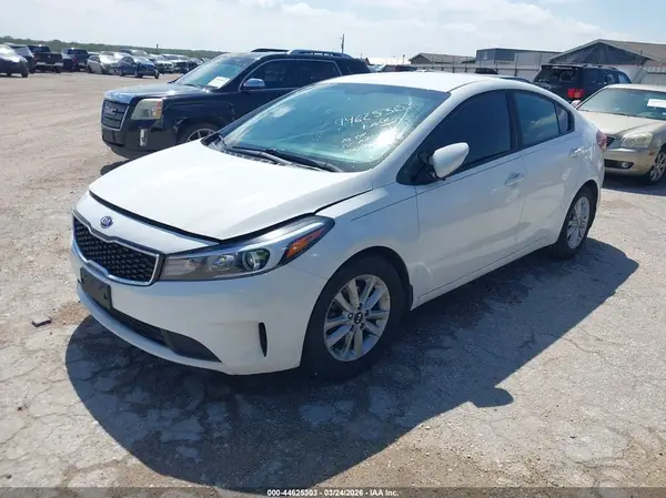 3KPFL4A77HE140375 2017 KIA FORTE - Image 2