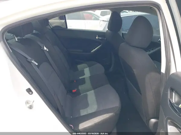 3KPFL4A77HE140375 2017 KIA FORTE - Image 8