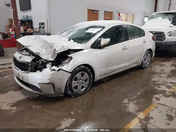 3KPFL4A77HE140697 2017 KIA FORTE - Image 2