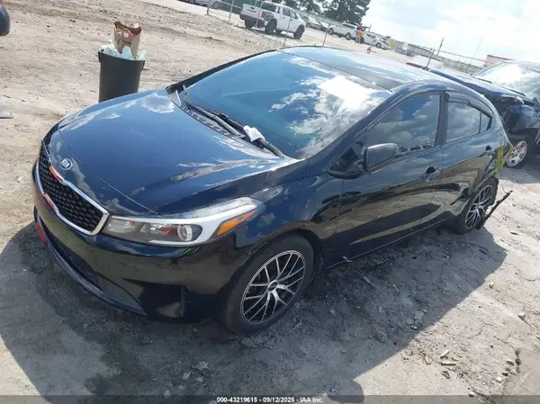 3KPFL4A77HE141638 2017 KIA FORTE - Image 2