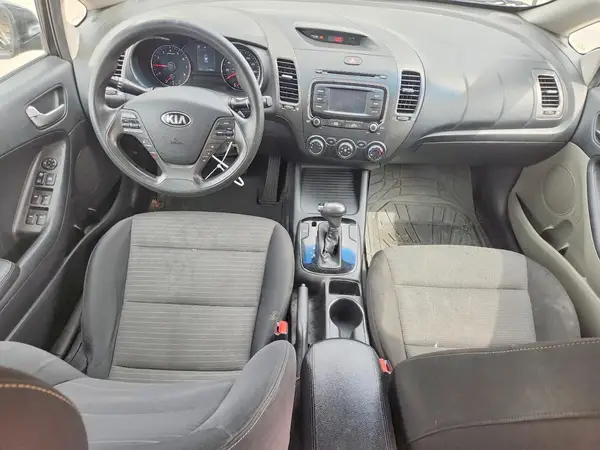 3KPFL4A77HE148136 2017 KIA FORTE - Image 8