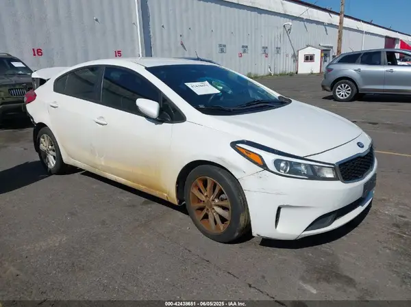 3KPFL4A77HE151666 2017 KIA FORTE - Image 1