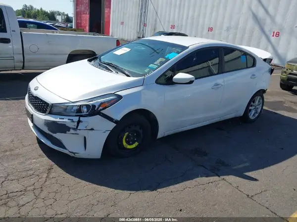 3KPFL4A77HE151666 2017 KIA FORTE - Image 2