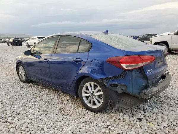 3KPFL4A77HE152557 2017 KIA FORTE - Image 2