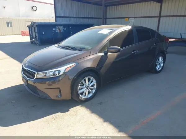 3KPFL4A77HE152963 2017 KIA FORTE - Image 2