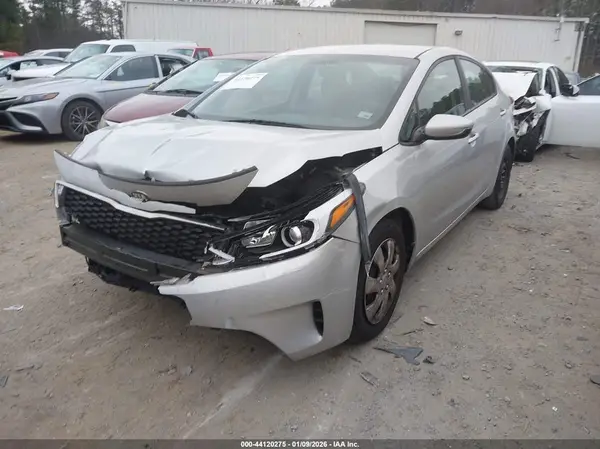 3KPFL4A77HE153899 2017 KIA FORTE - Image 2