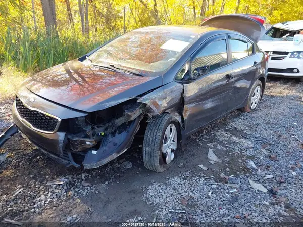 3KPFL4A77HE157113 2017 KIA FORTE - Image 2