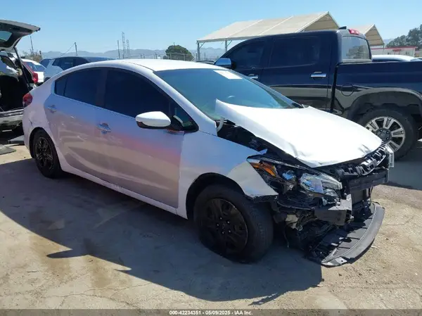 3KPFL4A77HE158150 2017 KIA FORTE - Image 1
