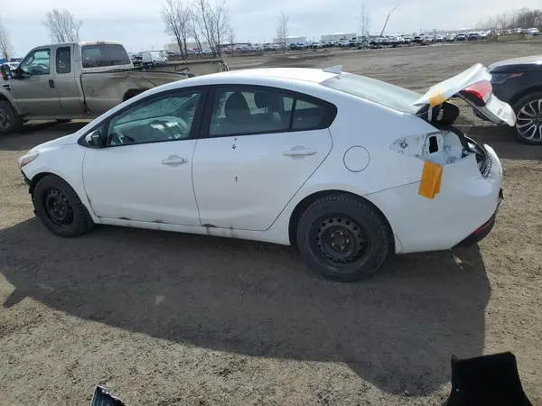 3KPFL4A77JE163256 2018 KIA FORTE - Image 2