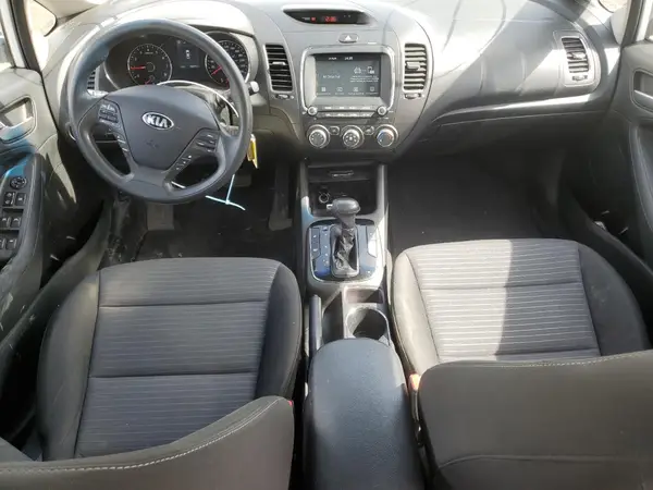 3KPFL4A77JE163256 2018 KIA FORTE - Image 8