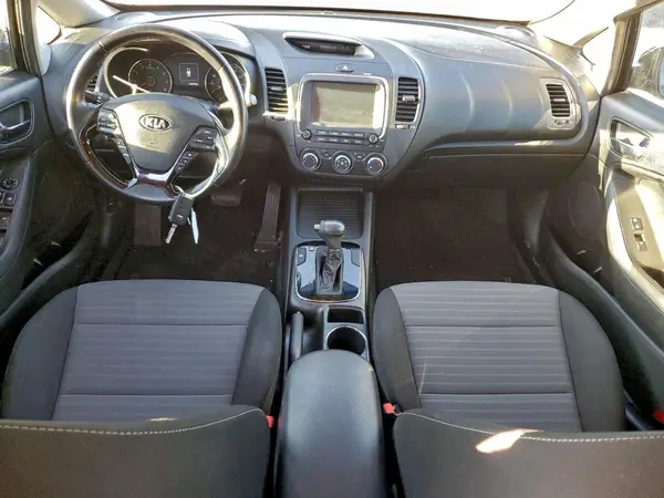 3KPFL4A77JE164147 2018 KIA FORTE - Image 8