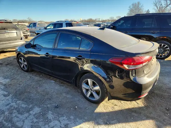 3KPFL4A77JE164150 2018 KIA FORTE - Image 2