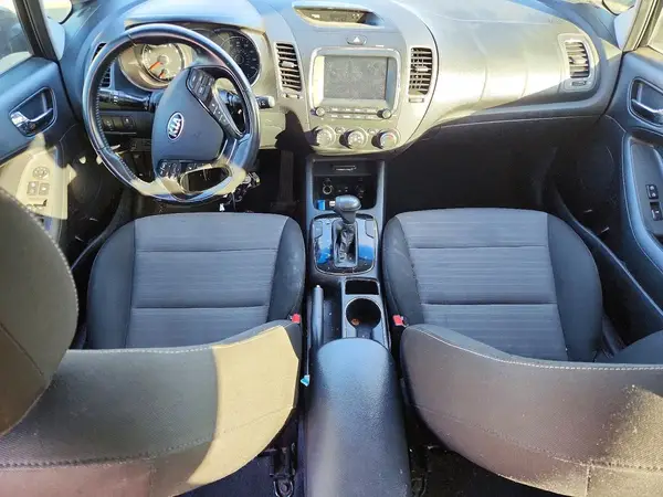 3KPFL4A77JE164150 2018 KIA FORTE - Image 8