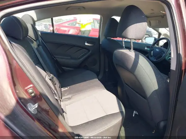 3KPFL4A77JE164889 2018 KIA FORTE - Image 8