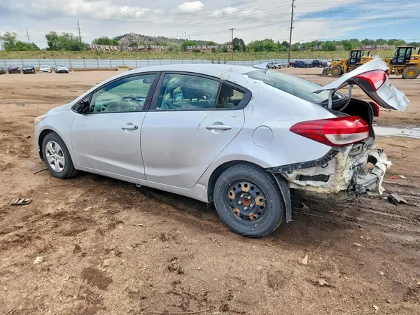 3KPFL4A77JE165041 2018 KIA FORTE - Image 2
