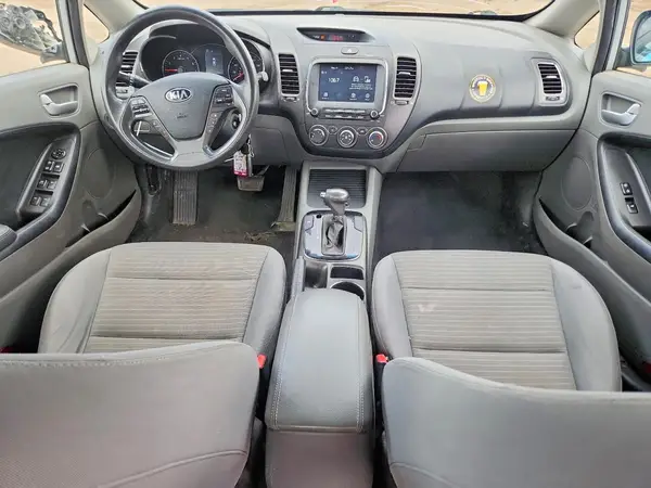 3KPFL4A77JE165041 2018 KIA FORTE - Image 8