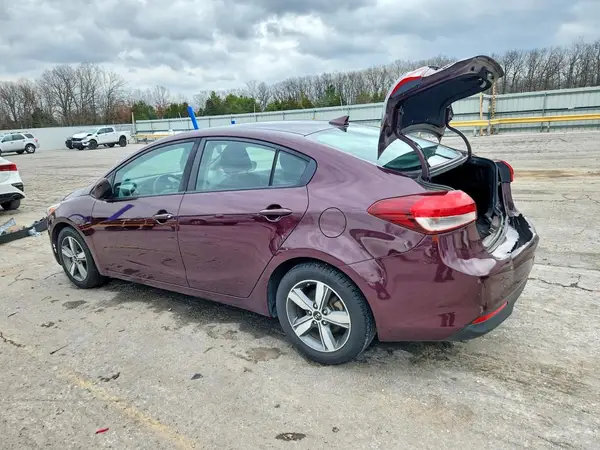 3KPFL4A77JE167906 2018 KIA FORTE - Image 2
